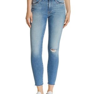 Mother Denim Looker Ankle Fray Jeans in Love Gun. Size 30